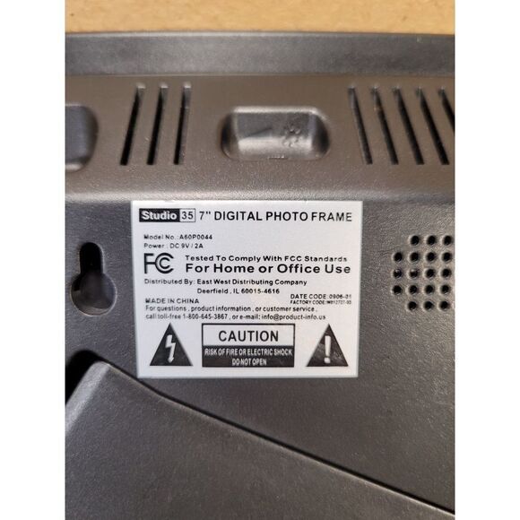 Studio 35 7 Inch Digital Photo Frame with Remote - Picture 5 of 15